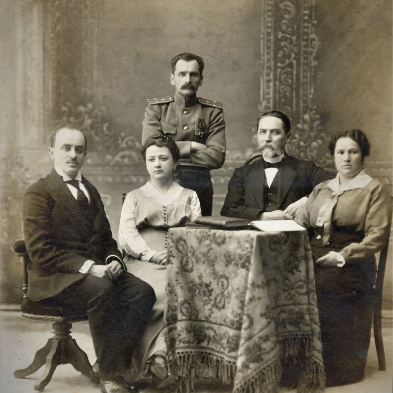 2. Групповое фото. Члены этнографического кружка. Хабаровск, 1914 г
